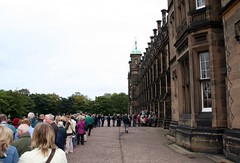 Monstrous queue outside Donaldson's School for Edinburgh Doors Open Day 2007