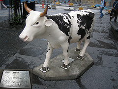 No 73 Globetrotter at Edinburgh Cow Parade 2006