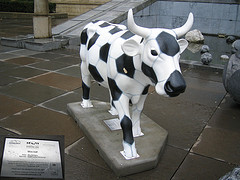 No 39 Moo Ball at Edinburgh Cow Parade 2006